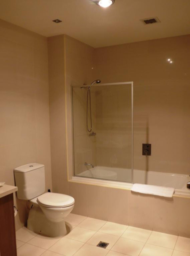 Bathroom 4, Summer Inn Holiday Apartments, Melbourne