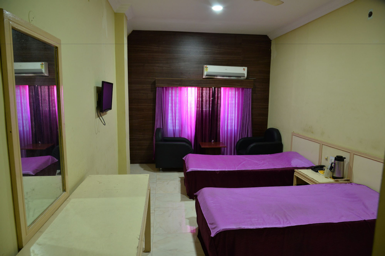 Bedroom 4, Hotel Ravi Teja, Adilabad
