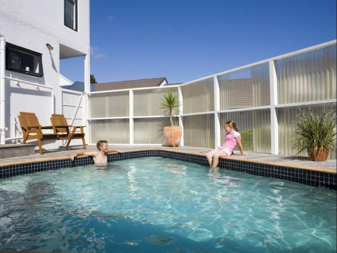 Sport & Beauty 2, Manukau Motor Lodge, Manukau