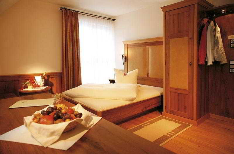 Bedroom 2, Hotel Hirsch, Neu-Ulm