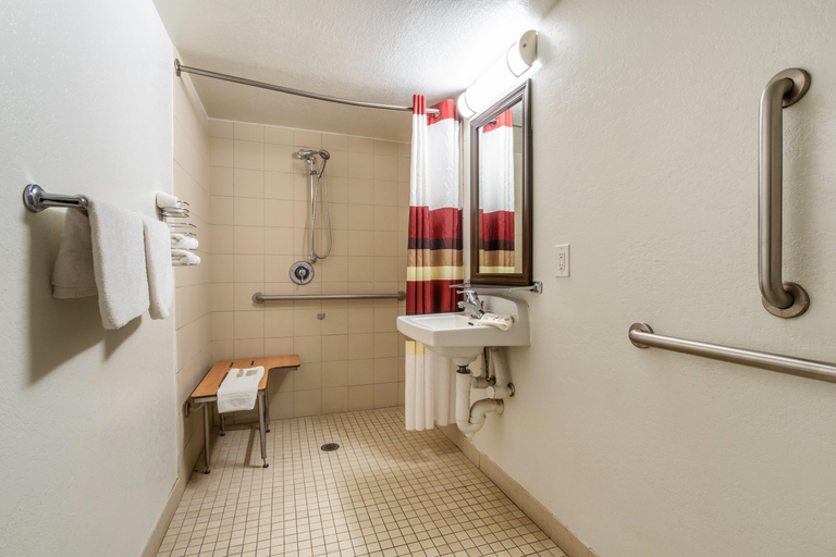 Bathroom 5, Red Roof Inn Phoenix - Midtown, Maricopa