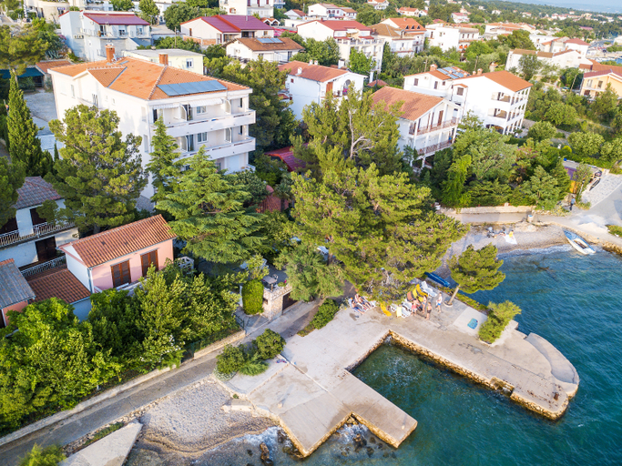 Others, Bb Villa Vicko, Starigrad