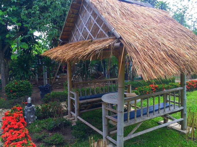 Monkey House 2, Pai