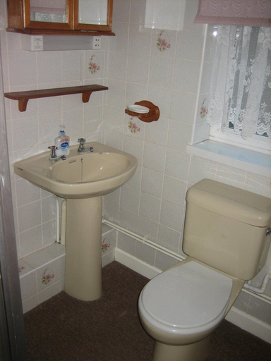 Bathroom 5, Four Seasons Guest House, Carmarthenshire