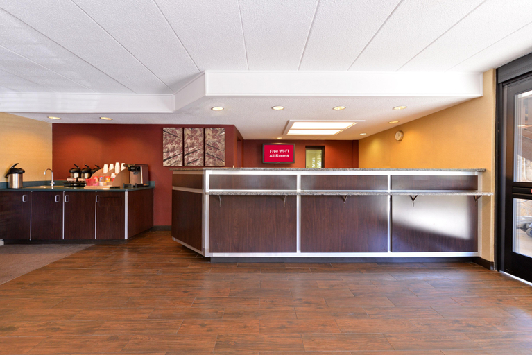 Public Area 5, Red Roof PLUS+ Secaucus - Meadowlands - NYC, Secaucus