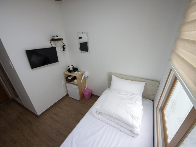 Bedroom, Charim Guesthouse, Jung