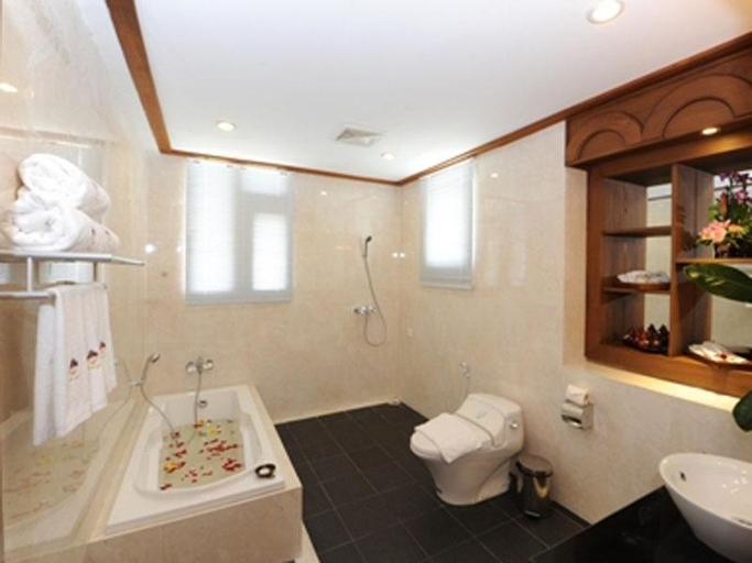 Bathroom 3, The Golden Lake Hotel, Naypyitaw