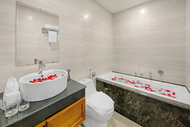 Bathroom 5, Alisia Beach Hotel Da Nang, Da Nang