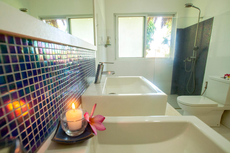 Bathroom 5, Atmosphere Resorts Spa, Zamboanguita