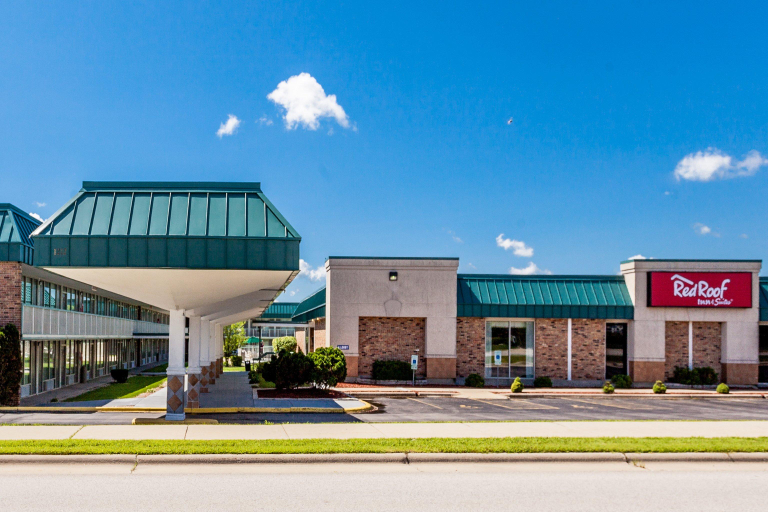 Red Roof Inn & Suites DeKalb, De Kalb