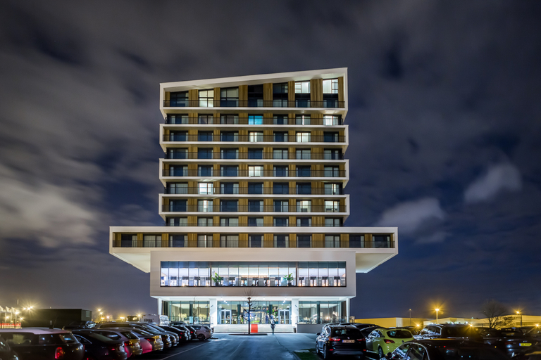 Exterior & Views