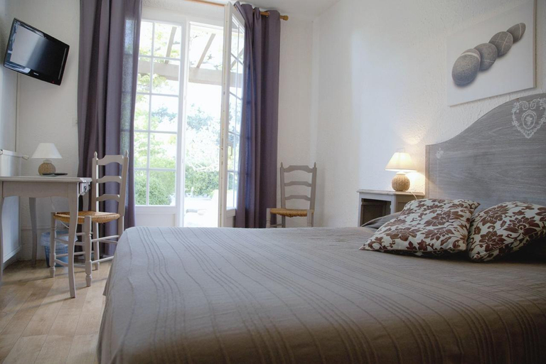 Bedroom 3, Logis Hôtel Castel Mouisson, Bouches-du-Rhône