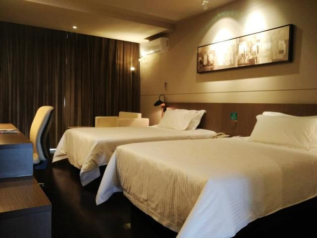 Bedroom 12