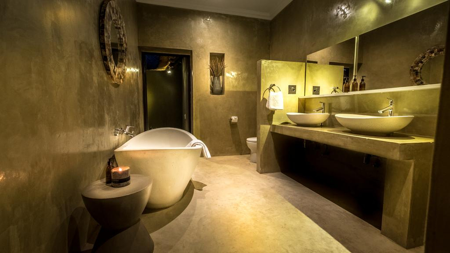 Bathroom 4, Bagatelle Kalahari Game Ranch Resort, Mariental Rural