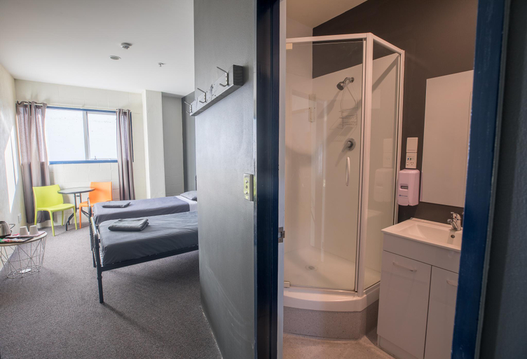 Bathroom 4, Rock Solid Backpackers, Rotorua