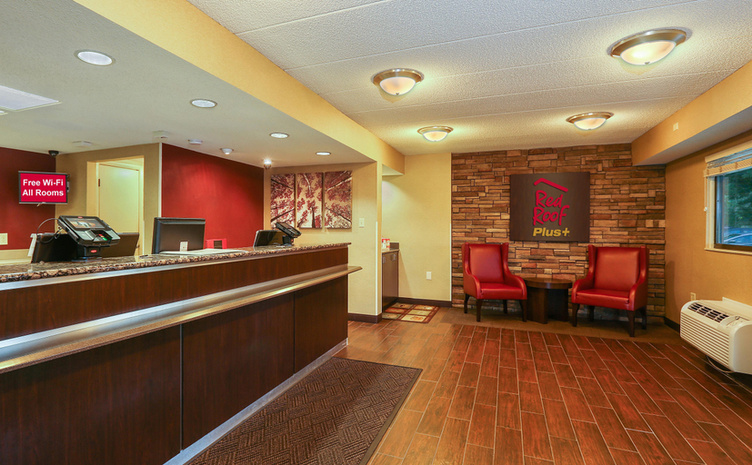 Public Area 2, Red Roof PLUS+ Washington DC - Oxon Hill, Prince George's