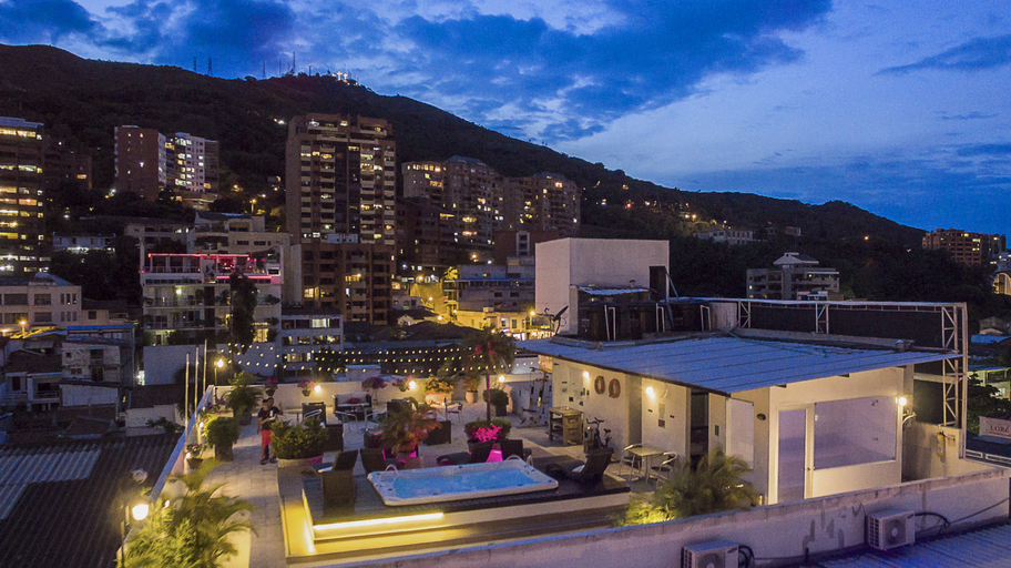 Exterior & Views