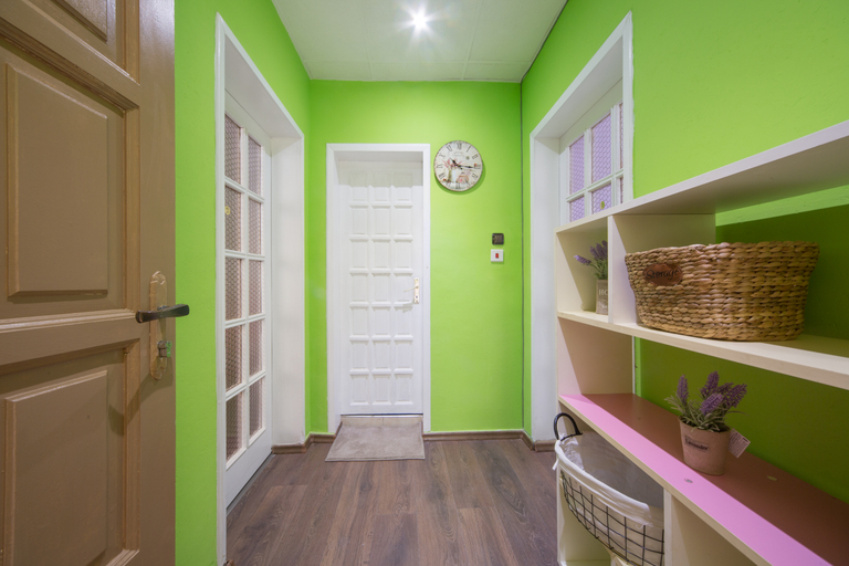 Bathroom 4, Peter Pan House, Stolichna