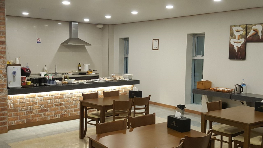 Public Area 2, H  Hotel, Jung