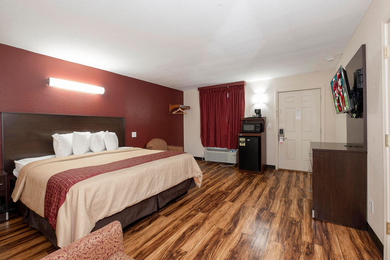 Bedroom 3, Red Roof Inn Starkville - University, Oktibbeha
