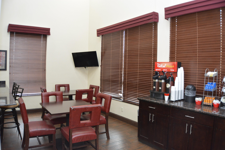 Food & Drinks 4, Red Roof PLUS+ & Suites Chattanooga - Downtown, Hamilton