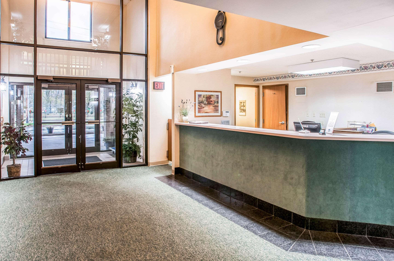 Public Area 2, Econo Lodge Inn & Suites Oconto, Oconto