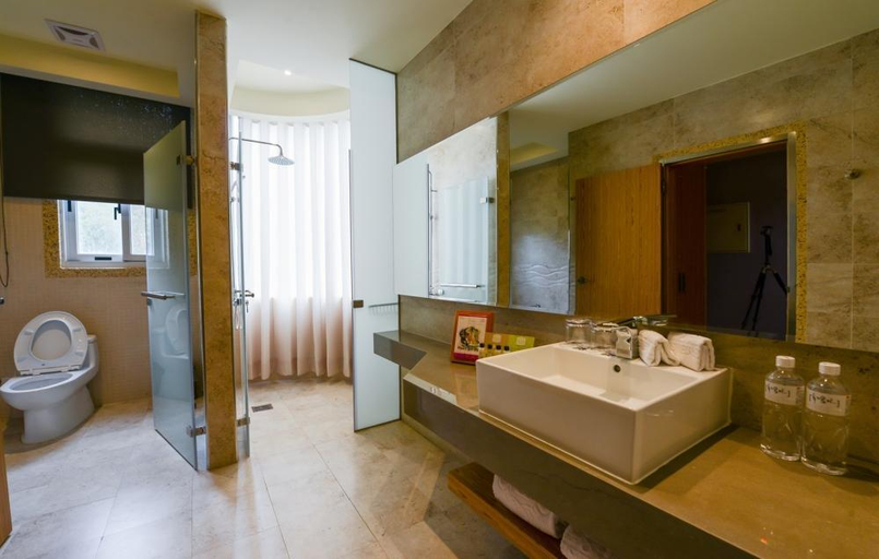 Bathroom 5, Four Sisters Villa, Pingtung