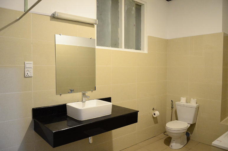 Bathroom, Thante Nyaung U Hotel, Myingyan