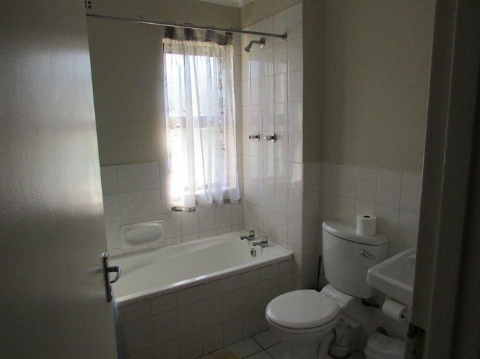 Bathroom 3, Serengeti Self Catering Apartments, City of Cape Town