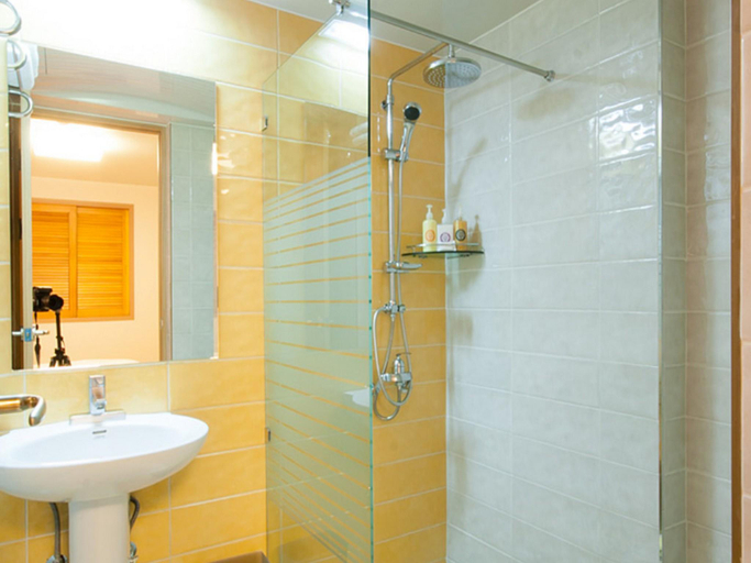 Bathroom 5, Uniqstay Bed & Breakfast, Busanjin