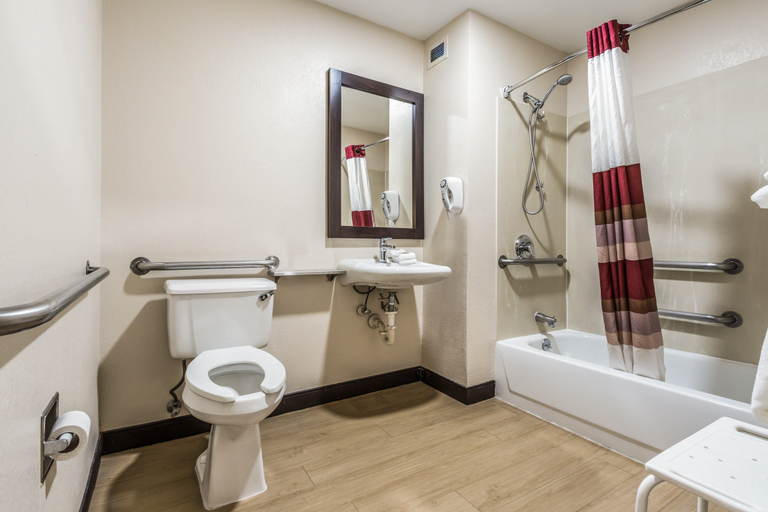 Bathroom 4, Red Roof Inn Phoenix North – I-17 at Bell Rd, Maricopa