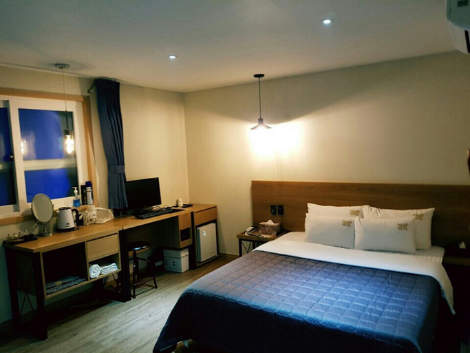 Bedroom, Busan Oncheonjang YouAIn, Geumjeong