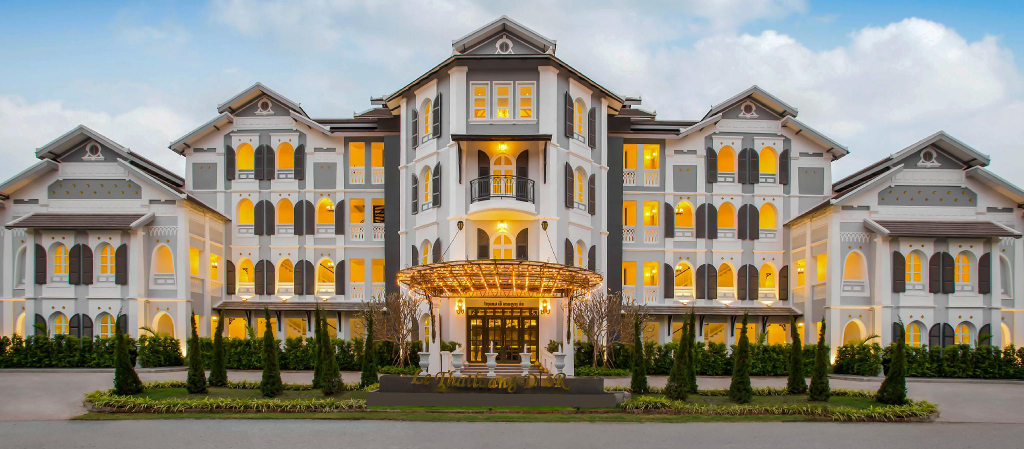 Exterior & Views