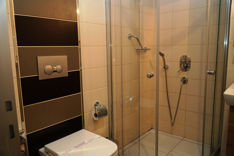 Bathroom 5, Efeler Hotel, Merkez