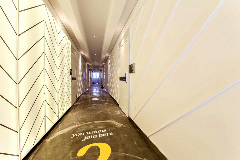 HOTEL OSCAR, Buk