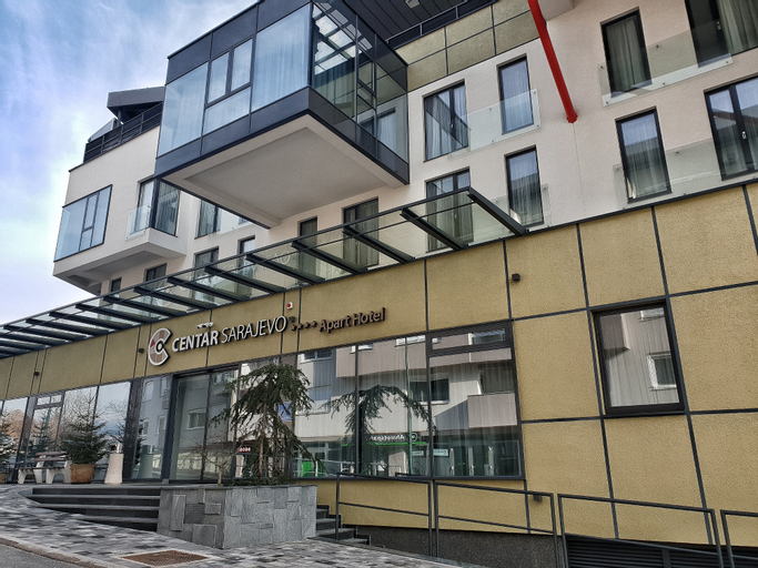 Exterior & Views 29