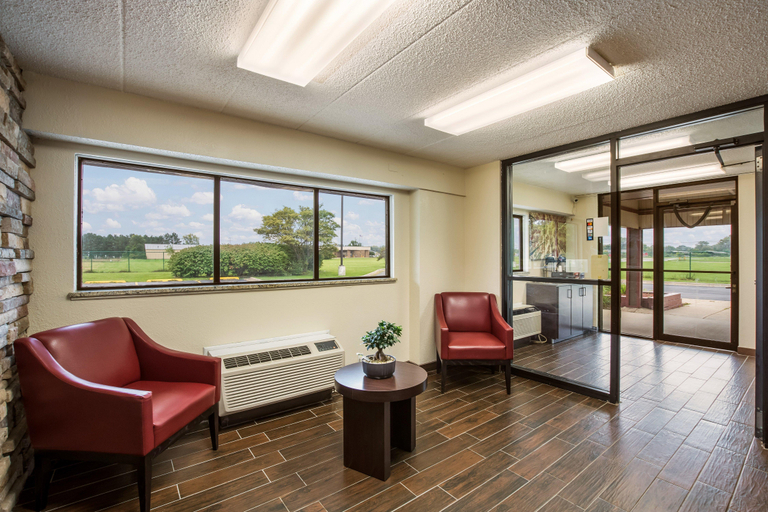 Public Area 3, Red Roof Inn Saginaw - Frankenmuth, Saginaw
