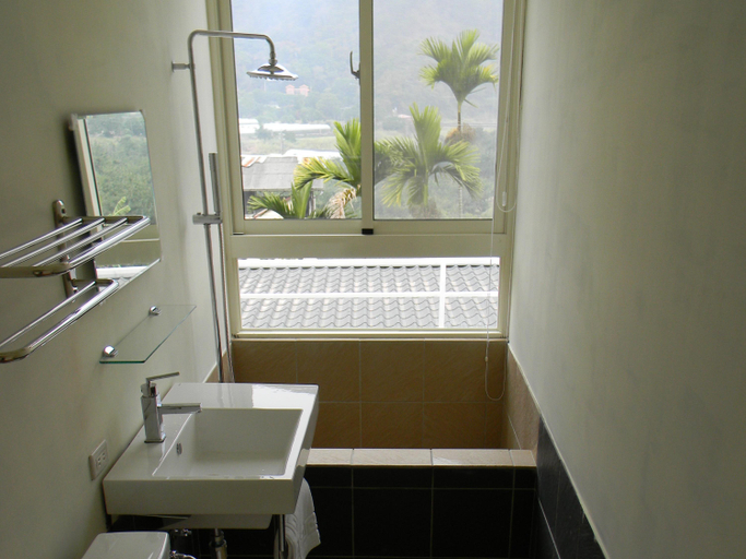 Bathroom 4, Young Chi Ku Hot Spring B&B, Nantou