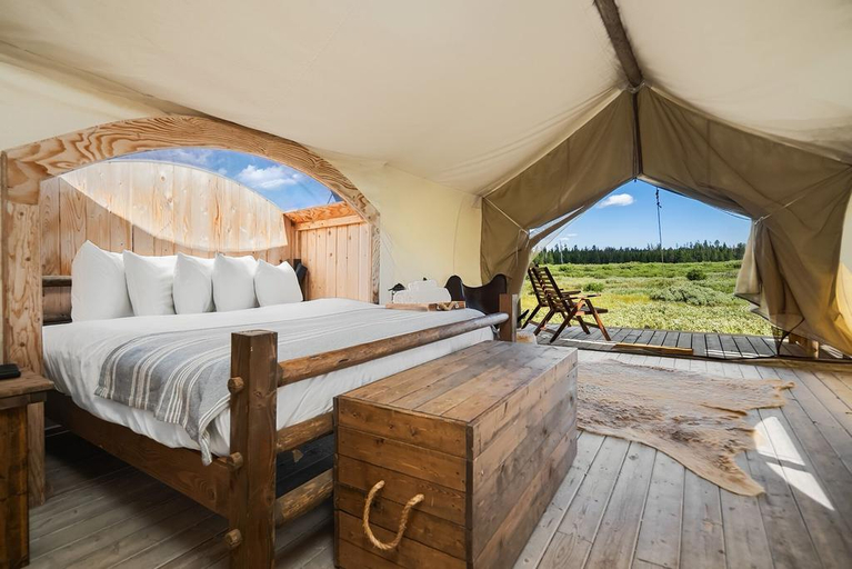 Bedroom, Under Canvas Yellowstone, Gallatin
