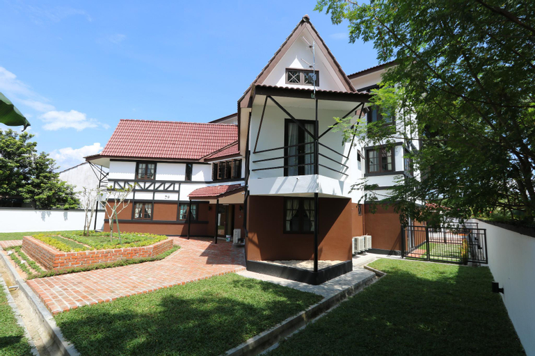Exterior & Views