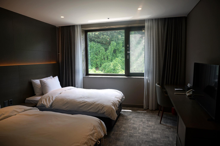 Bedroom 3, Mudeung Park, Buk