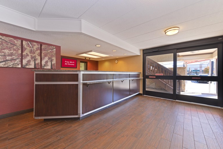 Public Area 2, Red Roof PLUS+ Secaucus - Meadowlands - NYC, Secaucus