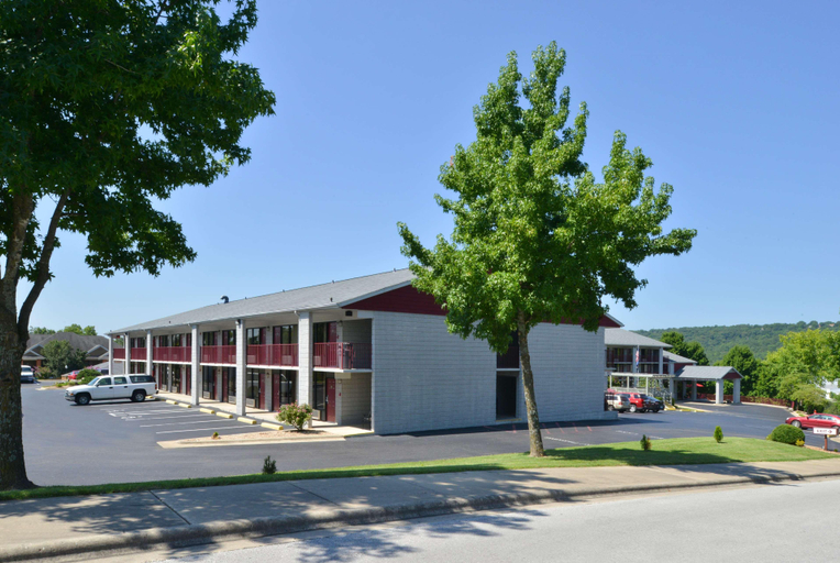 Exterior & Views 1, Ramada by Wyndham Branson, Taney