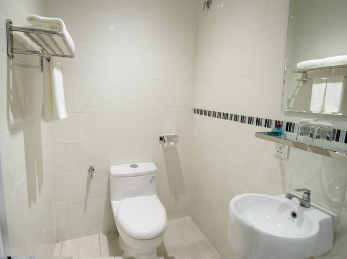 Bathroom 4, 12Fly Hotel, Kuala Lumpur