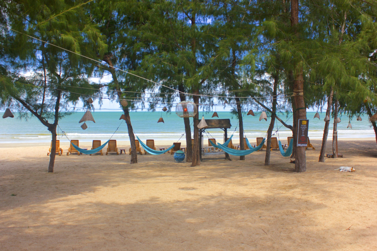 Mumsa Beach Resort & Restaurant, Thap Sakae
