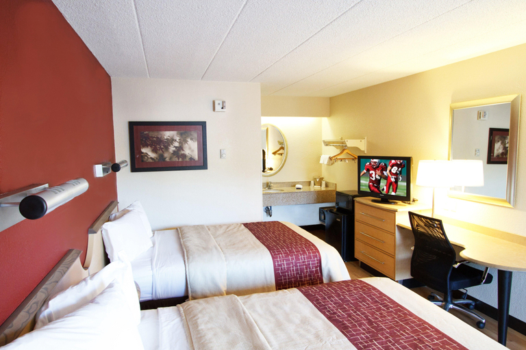 Bedroom 2, Red Roof Inn Rochester - Henrietta, Monroe
