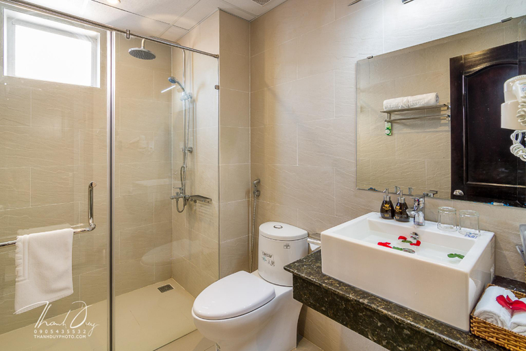 Bathroom 5, Royal Ocean Hotel, Da Nang
