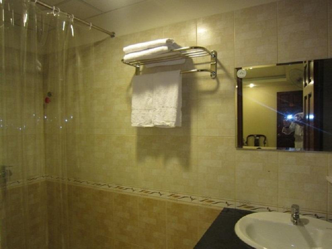 Bathroom 5, Nui Thanh Hotel, Tân Bình