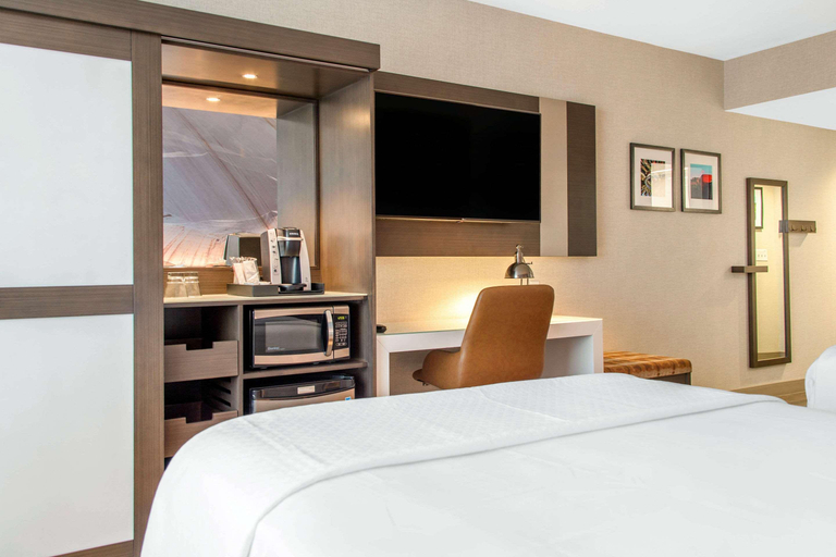 Bedroom 3, DoubleTree by Hilton Greenville Woodruff Road, Greenville