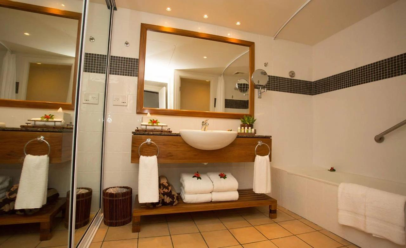 Bathroom 5, Outrigger Fiji Beach Resort, Nadroga/Navosa